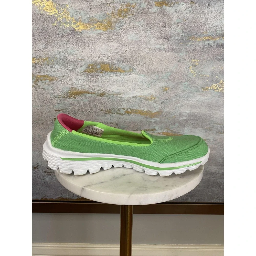 Skechers GOwalk 2 Shoes Womens Size 5.5 Green Slip On Walking Sneakers SN 13976